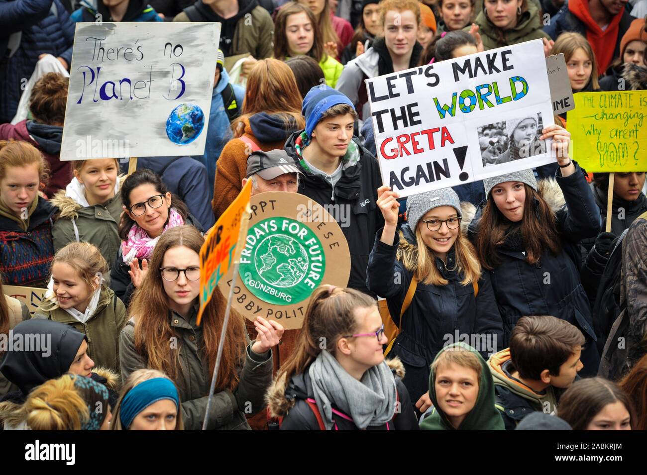 Une manifestation d'étudiants pour la protection du climat sur la Marienplatz à Munich. [Traduction automatique] Banque D'Images