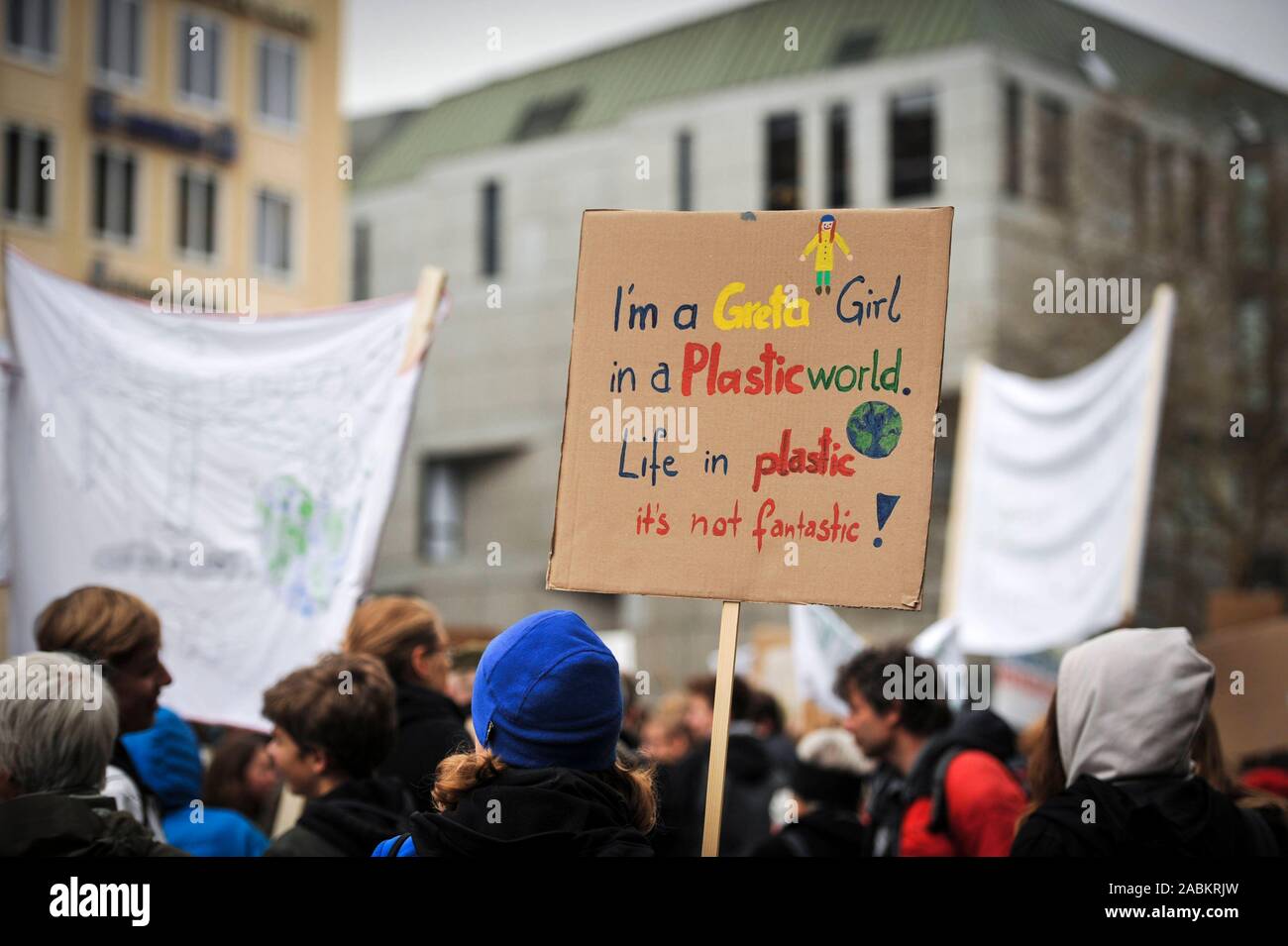 Une manifestation d'étudiants pour la protection du climat sur la Marienplatz à Munich. [Traduction automatique] Banque D'Images