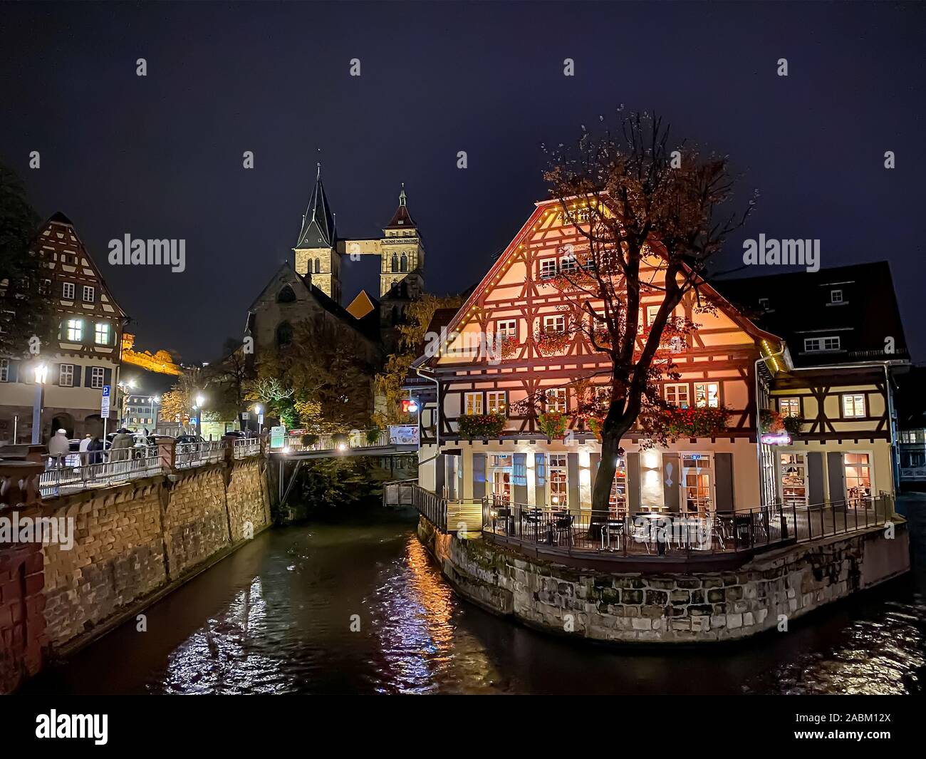 Sur Esslingen Neckar, Allemagne par nuit Banque D'Images