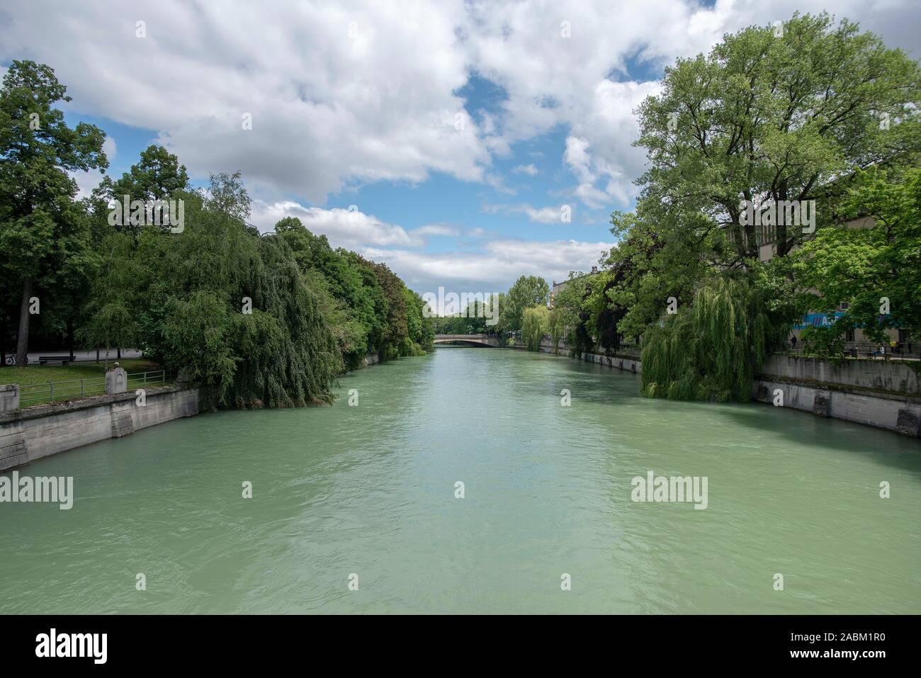 Vue sur l'Isar. Sur la droite se trouve le Musée Allemand près du pont de Bosch. [Traduction automatique] Banque D'Images