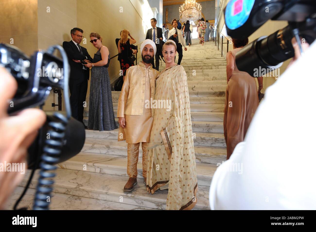 Paramjot Singh Khalsa (d'âme) avec sa femme sur son chemin à la première de l'opéra de Richard Strauss 'Salome' au Festival d'Opéra de Munich en 2019. [Traduction automatique] Banque D'Images