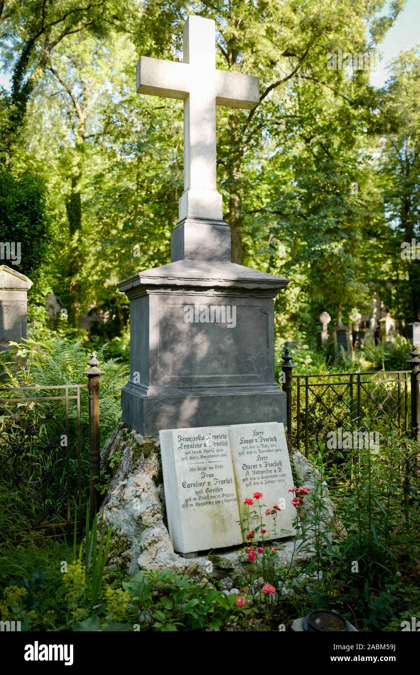 Livre de pierre à une tombe sur l'ancien cimetière du sud dans l'Isarvorstadt. [Traduction automatique] Banque D'Images