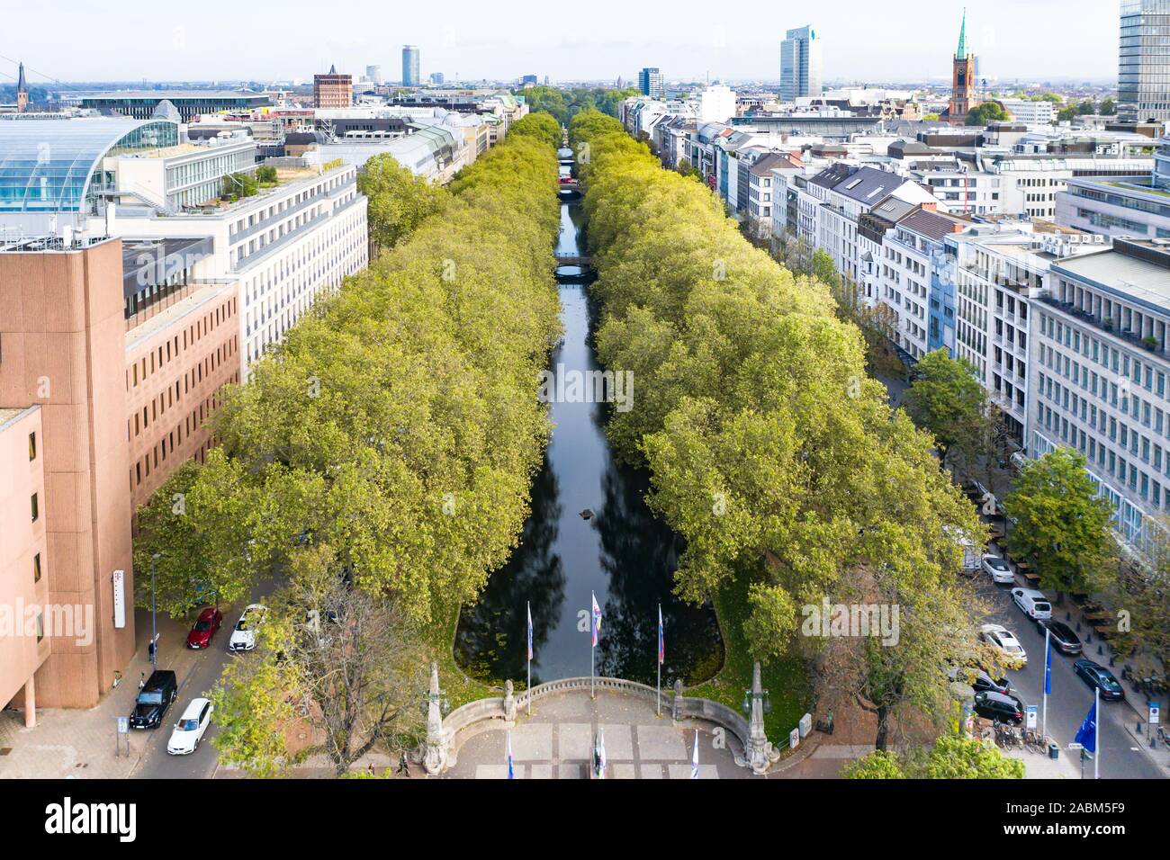Rue commerçante Königsallee de Düsseldorf - Allemagne Banque D'Images
