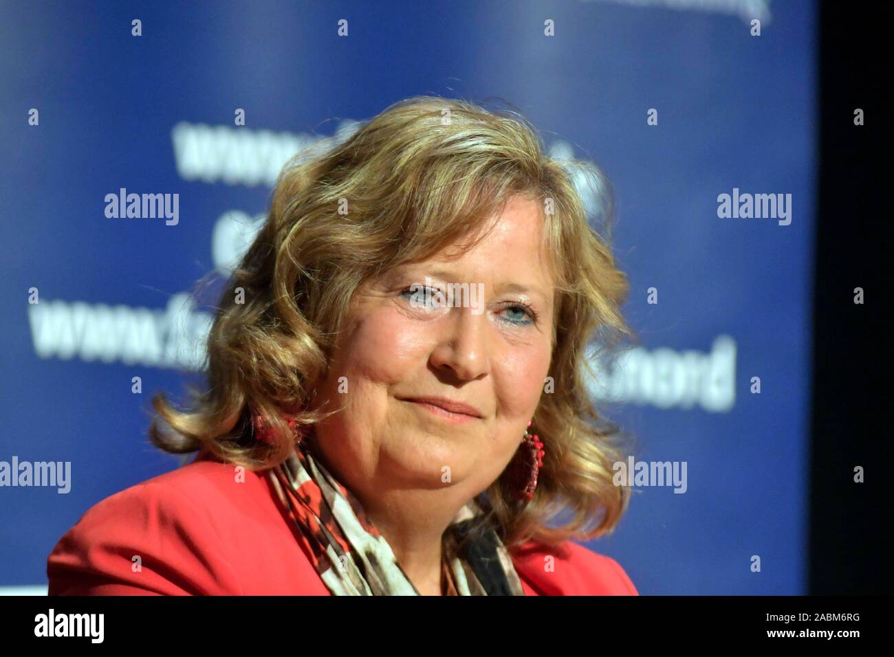 Parlementaire de l'État candidat Annette Ganssmüller-Maluche (SPD), sous-administrateur de district dans le district de Munich, à la table ronde sur l'élections de l'état dans la région de Kirchheim. [Traduction automatique] Banque D'Images