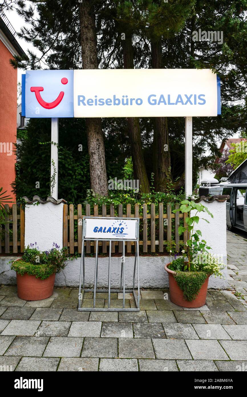 L'agence de voyage 'Galaxis' dans l'Waldfriedhofstr. 87 à Munich. Propriétaire Gerhard Lind défie la concurrence sur l'Internet. [Traduction automatique] Banque D'Images