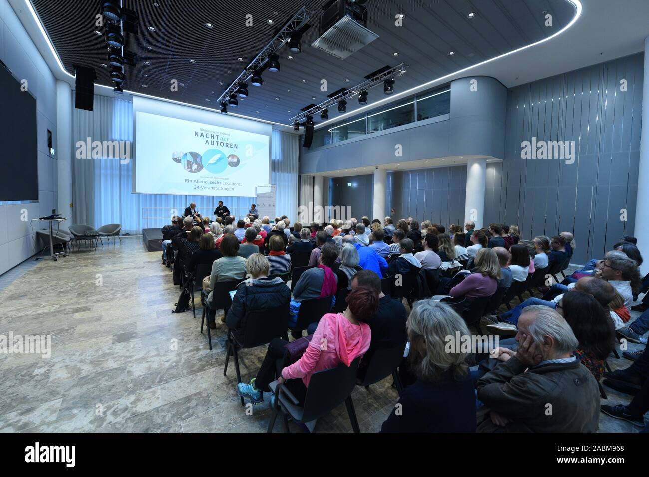 Andrian Kreye (à gauche), Dirk von Gehlen et Nadja Schlüter lors de la nuit de la SZ auteurs dans l'Auditorium de Siemens sur 'Comment vendredi pour de futures est en train de changer la politique". [Traduction automatique] Banque D'Images