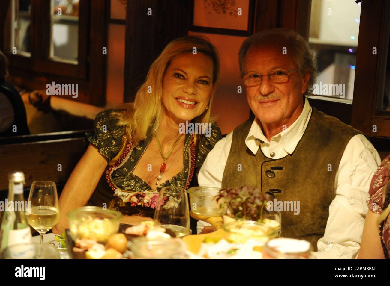 Nina Ruge et Wolfgang Reizle Wiesn-Almauftrieb au traditionnel dans le Käfer de cadrage. [Traduction automatique] Banque D'Images