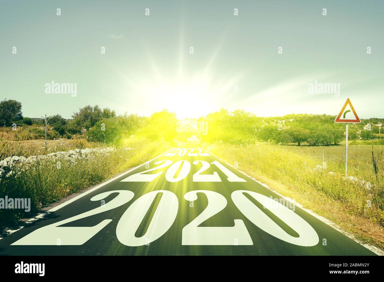 Route avec 2020, 2021, écrite 2022 Banque D'Images