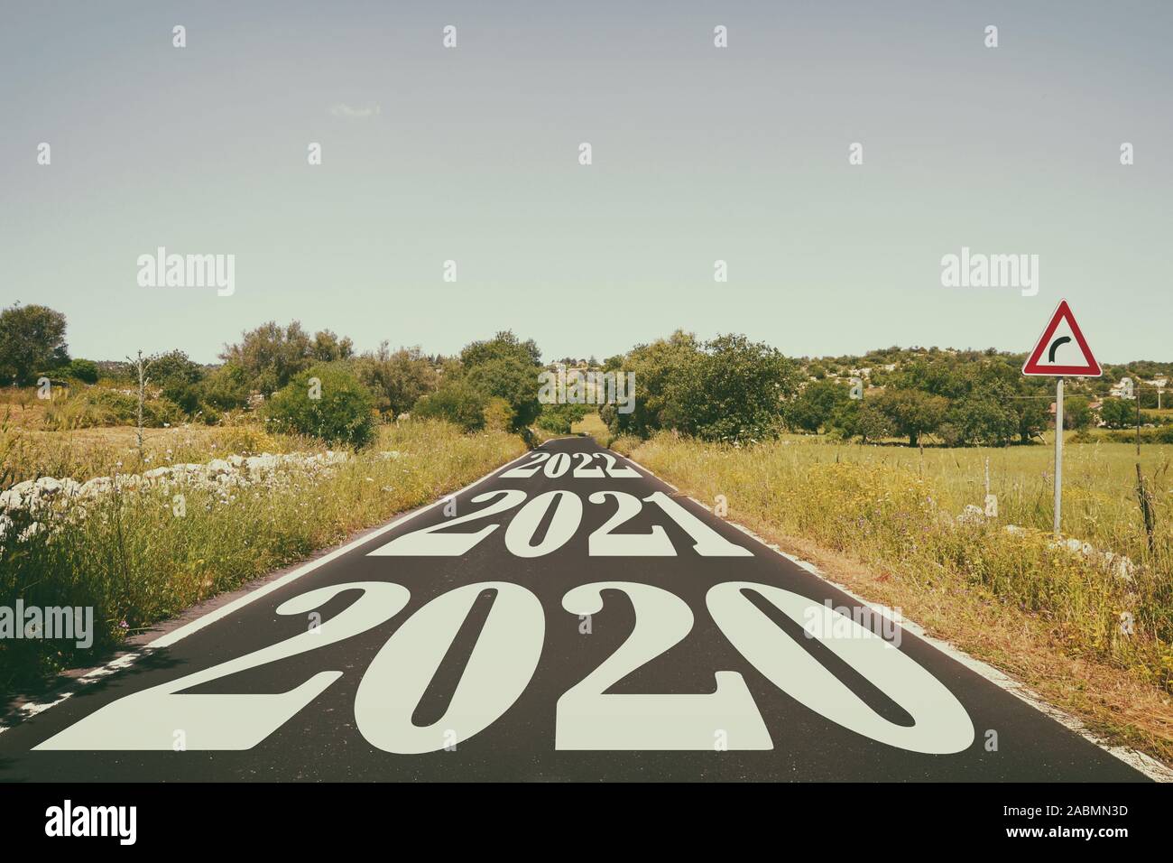Route avec 2020, 2021, écrite 2022 Banque D'Images