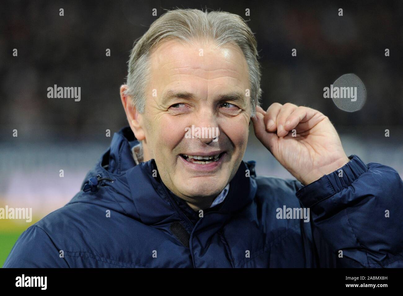 Karl-Heinz 'Charly' KOERBEL devient 65 ans le 1 décembre 2019, Karl Heinz (Charly) KOERBEL (ancien joueur de football professionnel), seule image, une seule image, portrait, portrait, elevated view.c. Soccer 1. Bundesliga, 15. journée, l'Eintracht Frankfurt-Darmstadt 98 0-1, sur 06.12..2015 à Francfort / Main, Germany.COMMERZBANK vǬ. ARENA | conditions dans le monde entier Banque D'Images