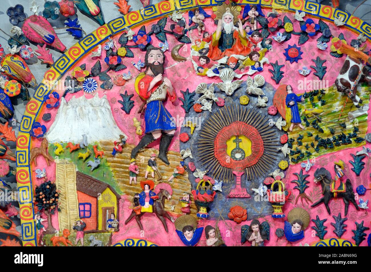 Alebrije Mexicain papier maché Folk Art Sculpture, sur le thème religieux ou chrétien Depuis la vallée d'Oaxaca, au Mexique Banque D'Images