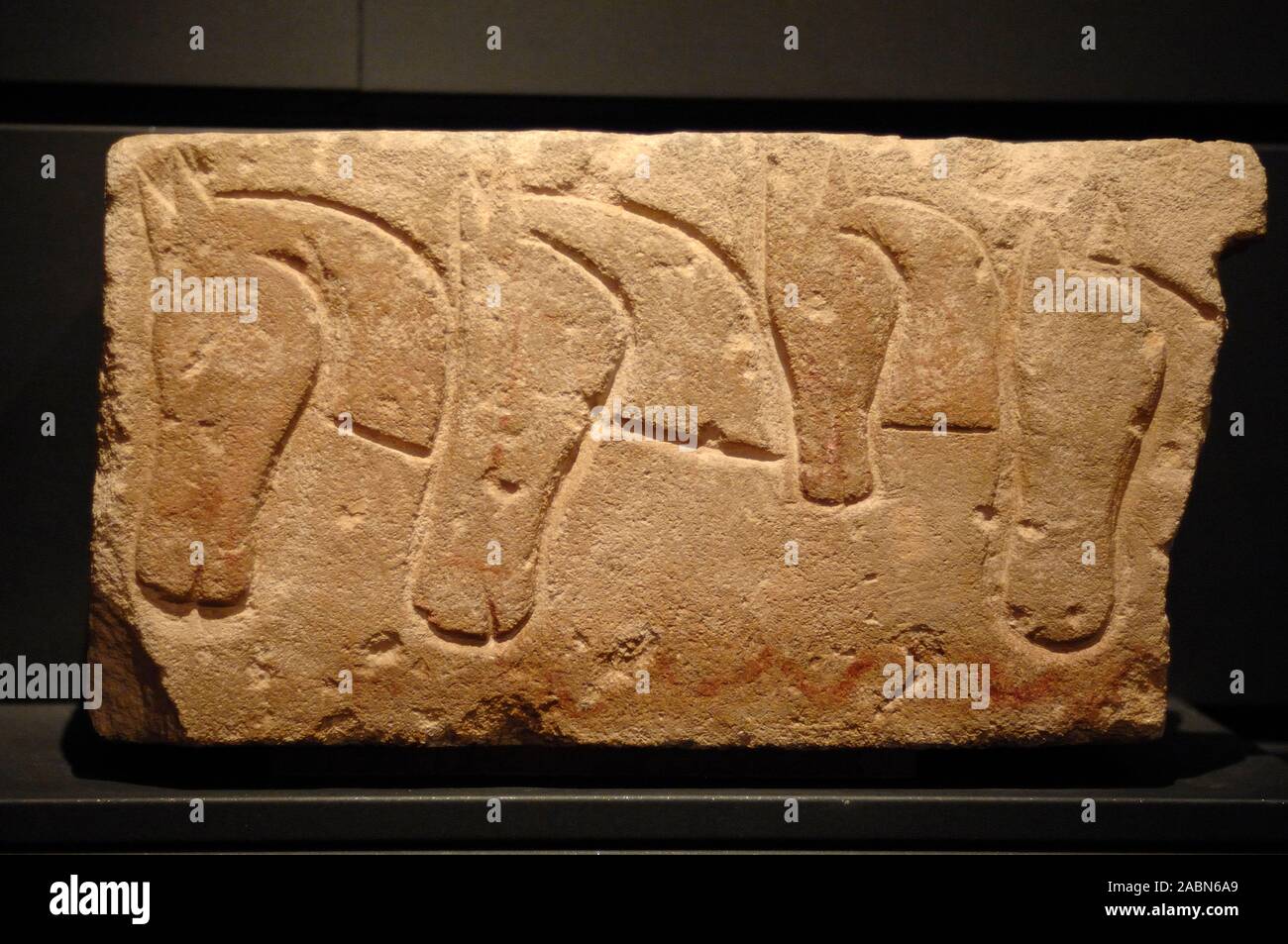 Linteau avec Bas-Relief de quatre têtes de chevaux, Oppidum de Roquepertuse, Velaux, Gallo-Celtic, c3-6e BC, Provence Banque D'Images