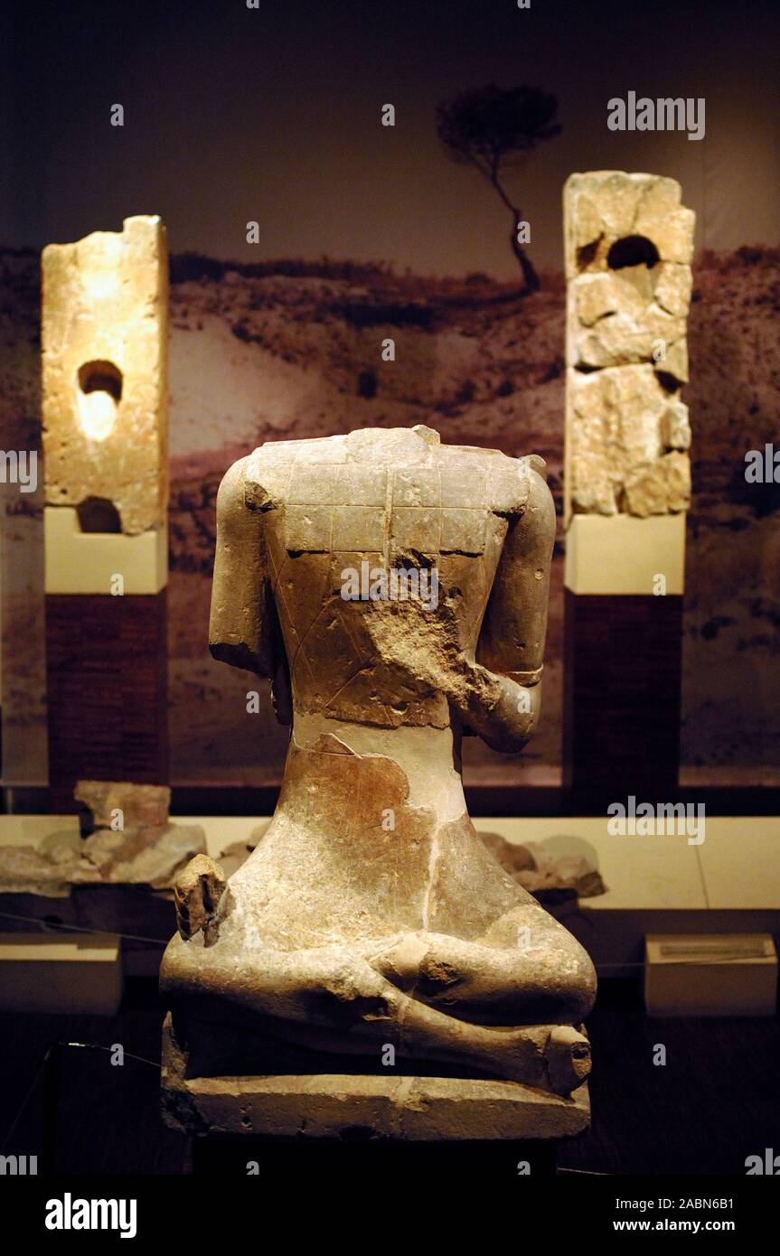 La figure du guerrier et sanctuaire, Oppidum de Roquepertuse, Velaux, Gallo-Celtic c3-6e BC, Provence France Banque D'Images