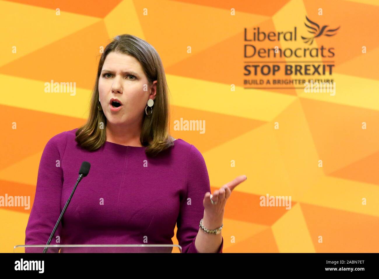 Westminster, London, UK. 28 Nov, 2019. Chef du Parti libéral-démocrate, Jo Swinson parle lors d'un événement à Westminster exposant les raisons pourquoi Boris Johnson n'est pas bon d'être le prochain premier ministre. Les Britanniques se rendent aux urnes le 12 décembre lors d'une élection générale. Credit : Dinendra Haria/Alamy Live News Banque D'Images