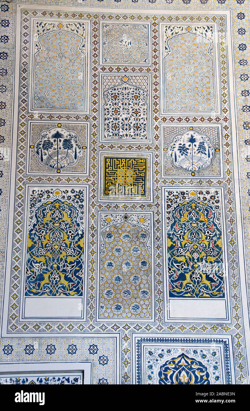 Murs peints de la mosquée Kok Gumbaz à Shahrisabz avec l'inspiration de l'Iran et l'Inde Banque D'Images