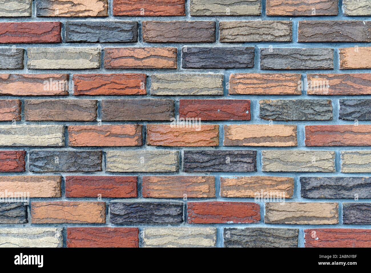 Libre d'un mur de briques colorées faites de briques multicolores Banque D'Images
