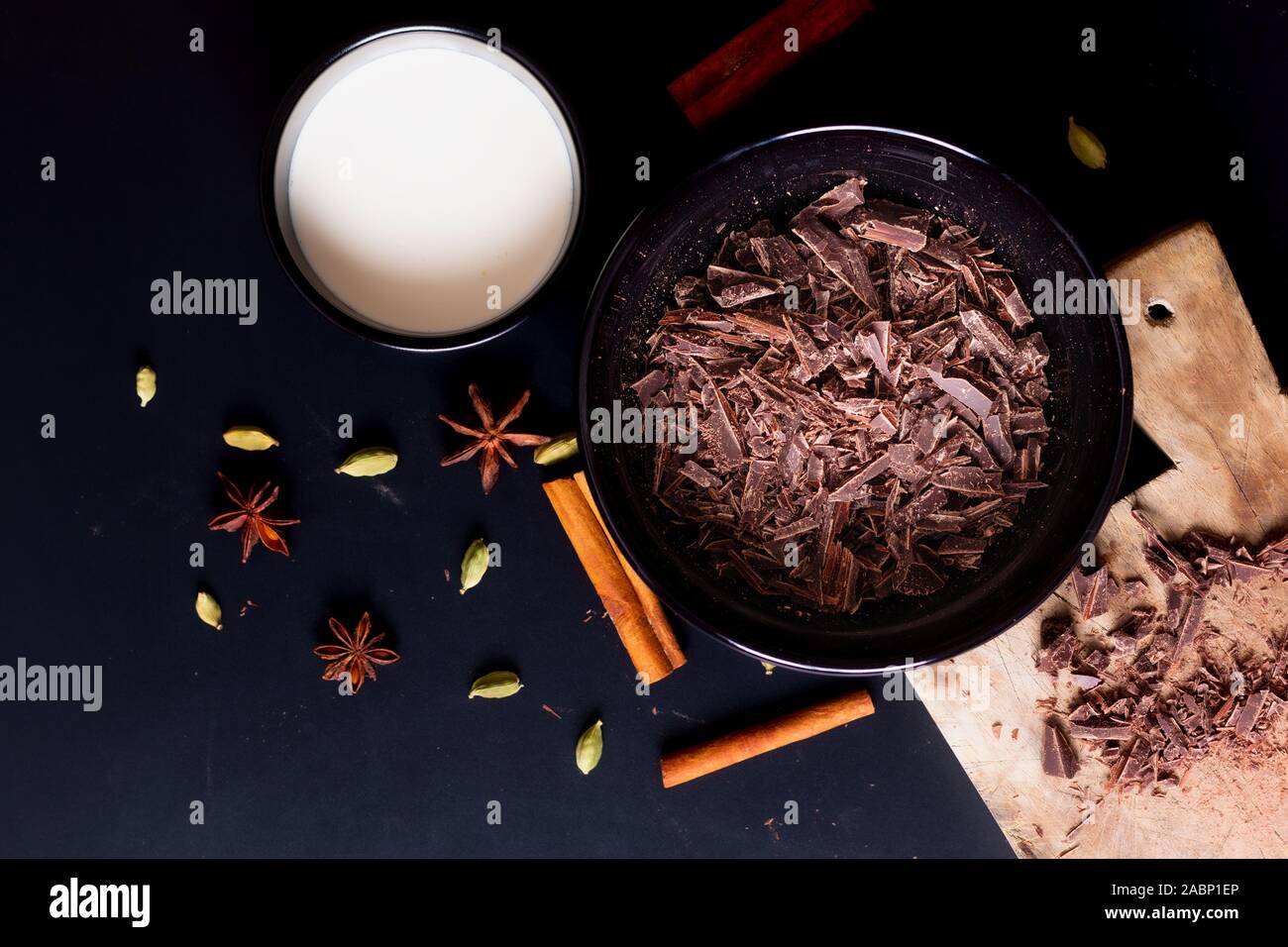 Concept alimentaire processus de préparation de la fonte pour faire le chocolat, truffe au chocolat, dessert ou Gâteau brownies Banque D'Images