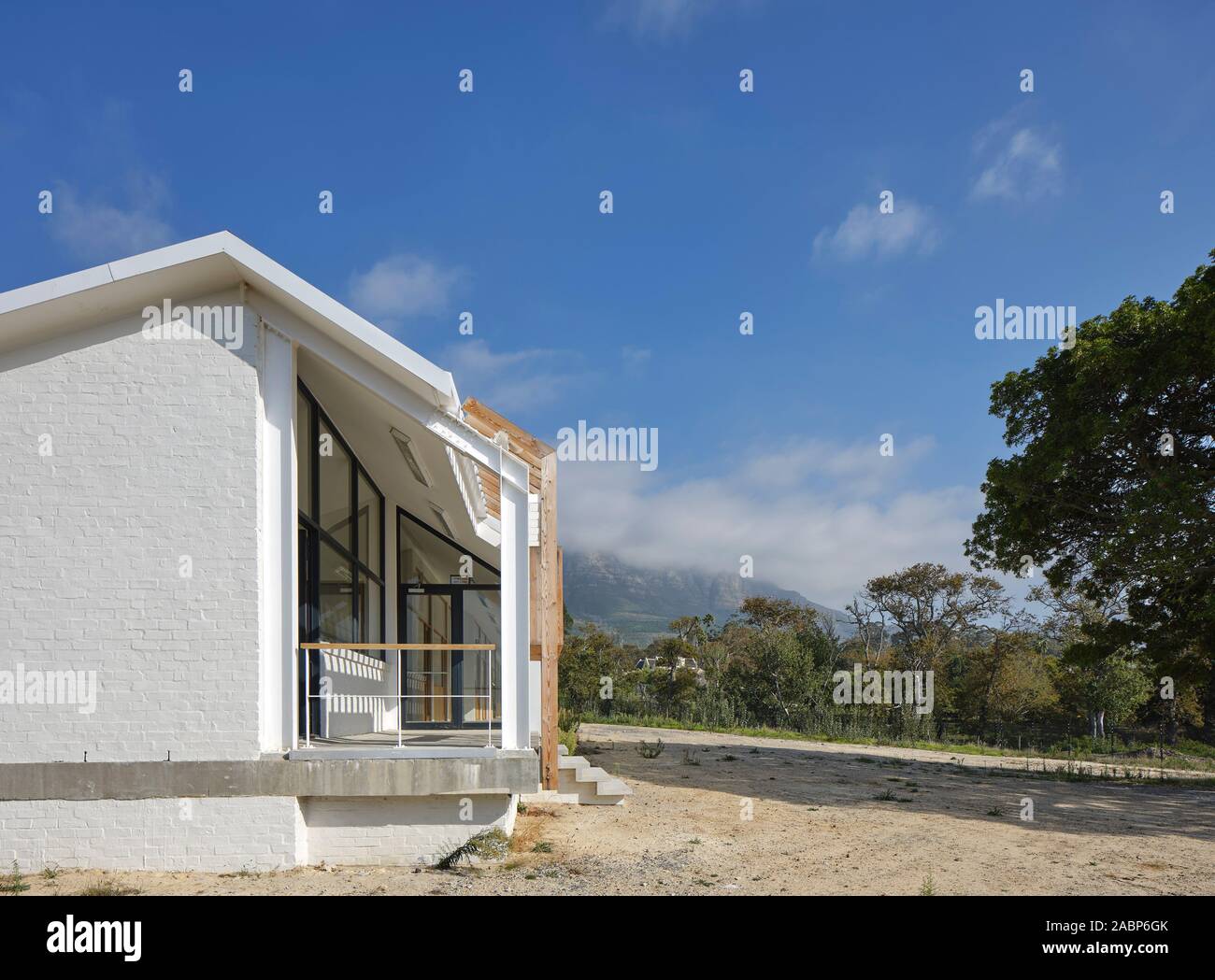 Élévation latérale. SAN Parks Tokai Table Mountain National Park, Tokai, Afrique du Sud. Architecte : Makeka Design Lab, 2019. Banque D'Images