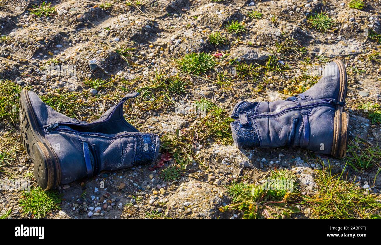 Blue girl boots avec fermeture à glissière, perdu à l'extérieur chaussures  femme, la mode arrière-plan de l'industrie Photo Stock - Alamy