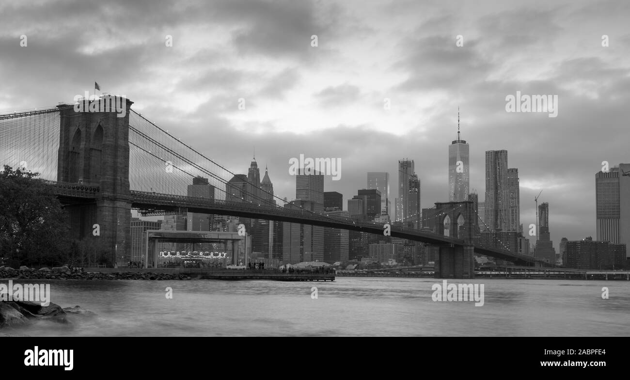 Image en noir et blanc du pont de Brooklyn, New York Banque D'Images