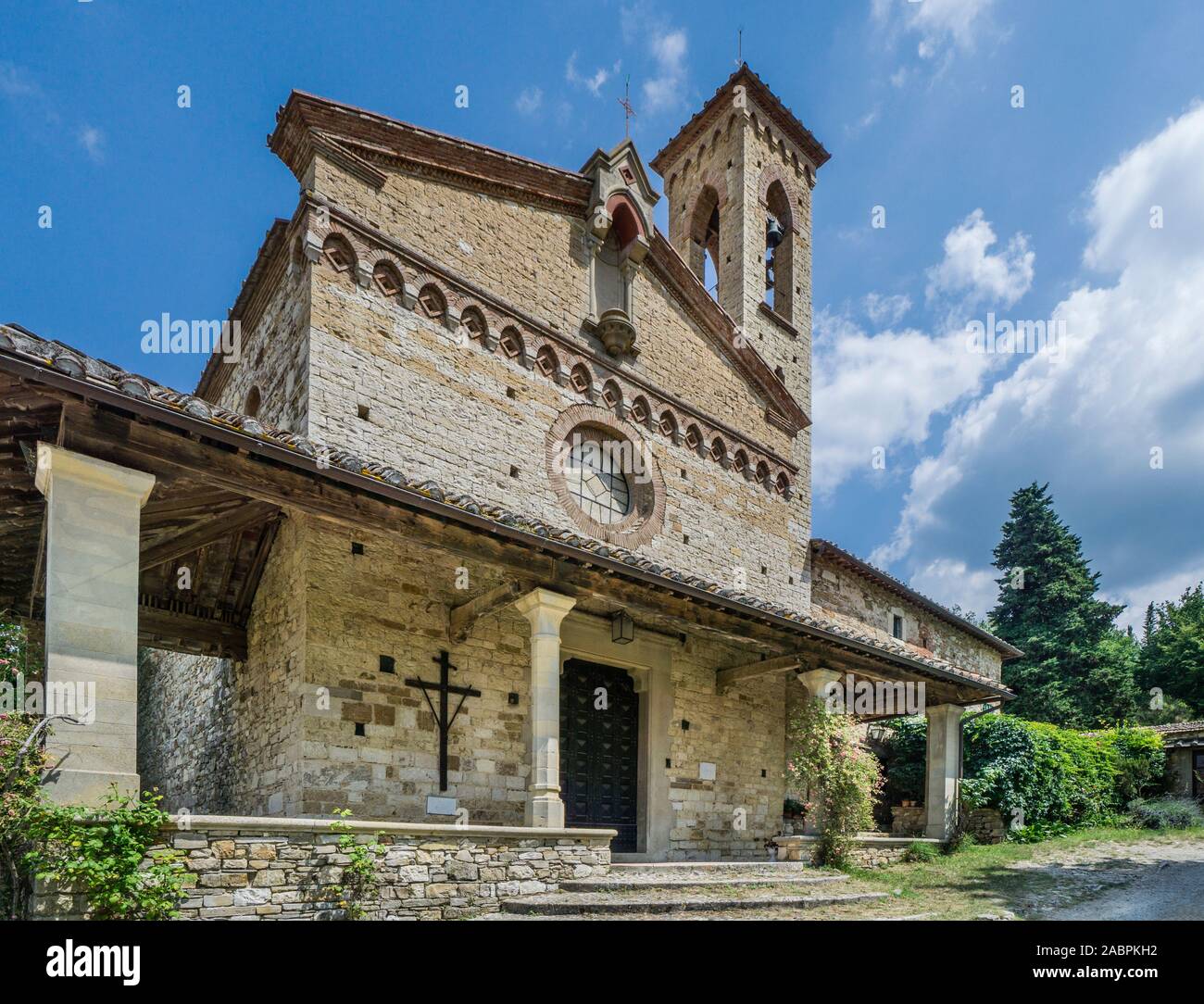 L'ancienne église médiévale de San Miniato Sicelle avec un aspect néo-gothique à Castellina in Chianti, dans la région rurale de Chianti, province du sien Banque D'Images
