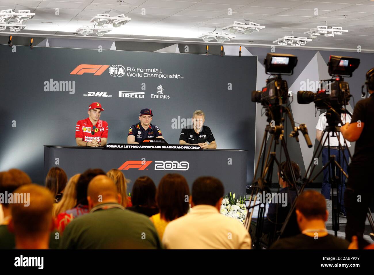 Abu Dhabi, EAU. 28 Nov, 2019. Sport Automobile : Championnat du Monde de Formule 1 de la FIA 2019, Grand Prix d'Abu Dhabi, # 16 Charles Leclerc (AGC, la Scuderia Ferrari Winnow Mission), # 33 Max Verstappen (NLD, Aston Martin Racing Red Bull), # 20 Kevin Magnussen (DEN Haas, de l'énergie riche F1 Team), l'utilisation de crédit dans le monde entier | photo : dpa alliance/Alamy Live News Banque D'Images