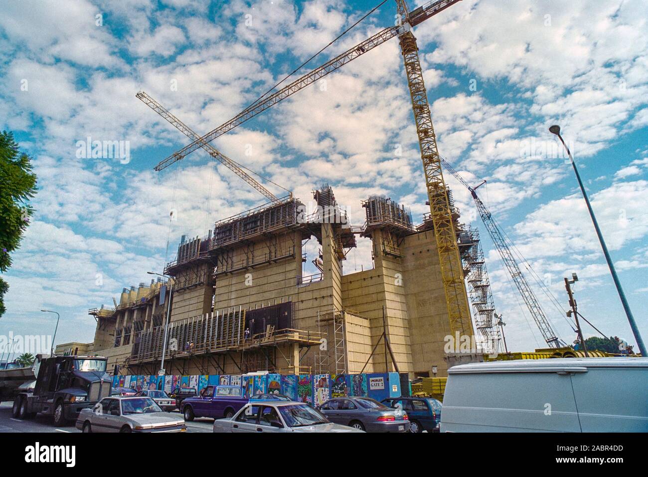 Los Angeles, Californie, USA - 26 septembre 2000 : éditorial Vintage vue de la cathédrale catholique de Notre Dame de l'Angeles construction. Banque D'Images