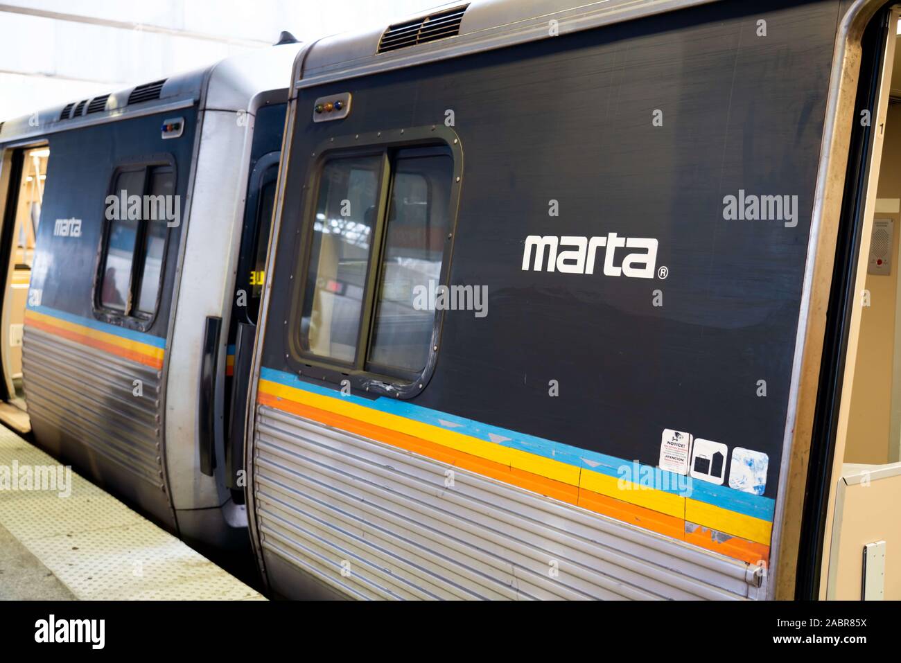 Atlanta, USA. Nov 8, 2019. MARTA, ou le Metropolitan Atlanta Rapid Transit Authority, train vu à l'aéroport international Hartsfield-Jackson d'Atlanta. Crédit : Alex Tai SOPA/Images/ZUMA/Alamy Fil Live News Banque D'Images