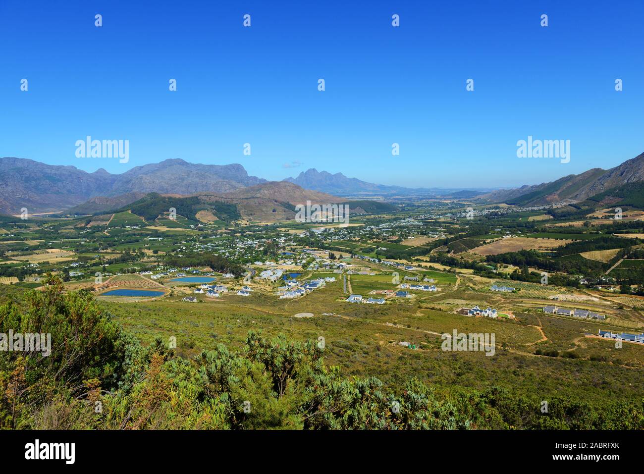 Franschhoek et Berg River Valley vu de Franschhoek Pass. Banque D'Images