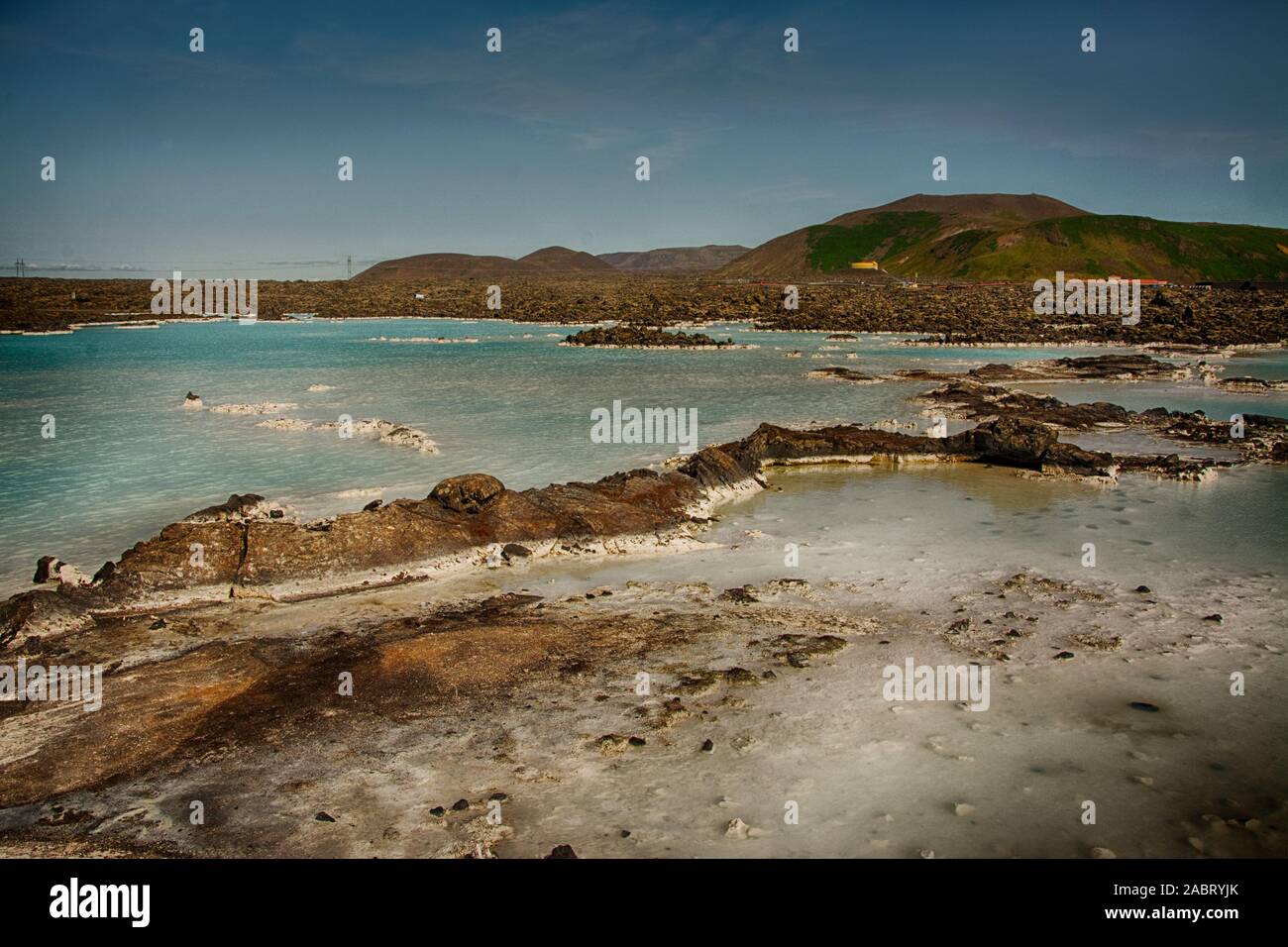 L'Europe, l'Islande, péninsule de Reykjanes, Grindavík , Blue Lagoon geothermal spa, d'un côté de la centrale électrique géothermique de Svartsengi Banque D'Images