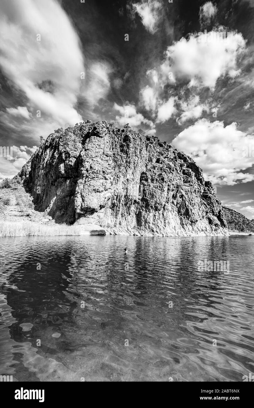 Glen Helen Gorge est une partie de la West MacDonnell Ranges dans une partie reculée du territoire du Nord en Australie centrale. Banque D'Images