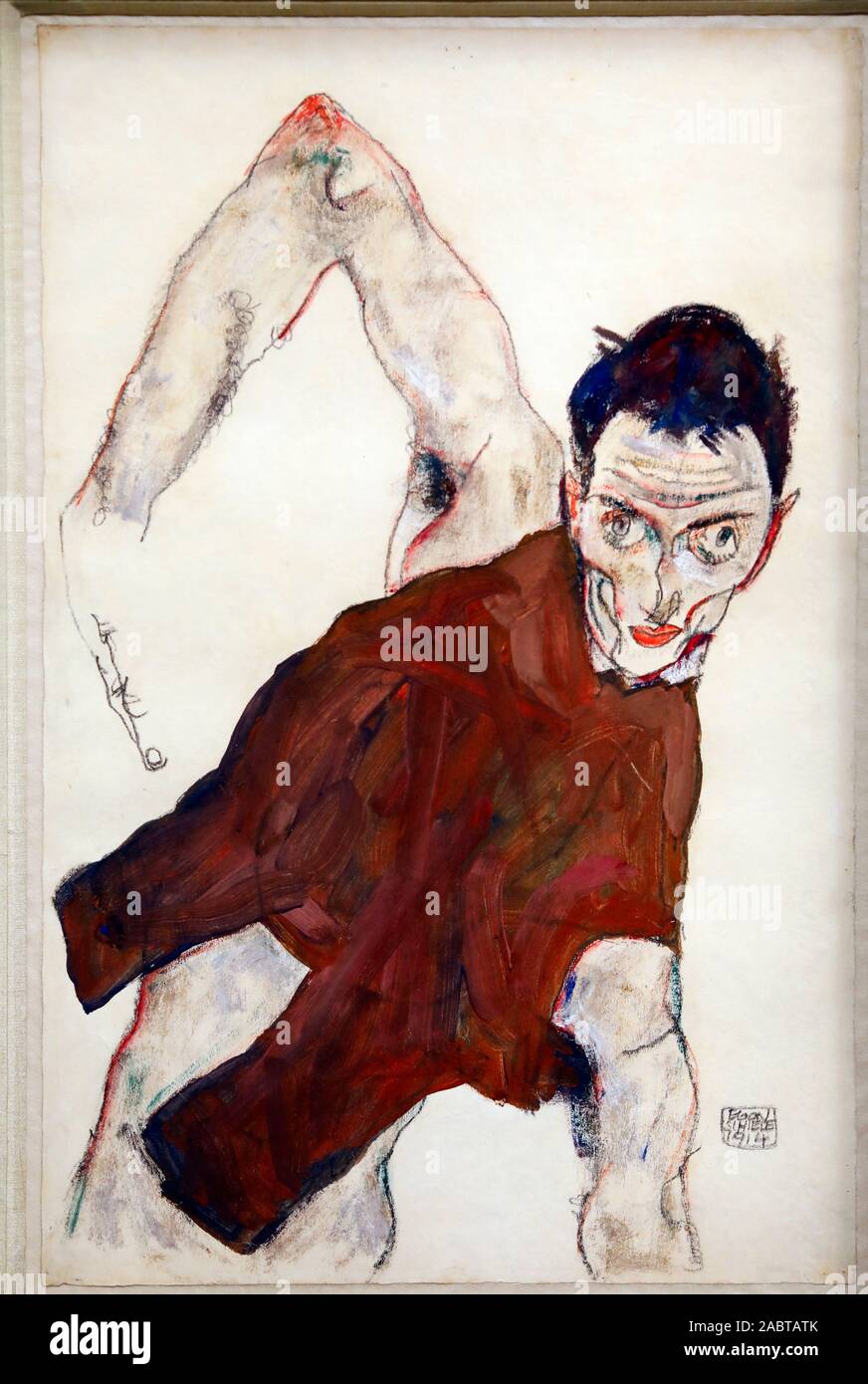 Egon Schiele, self portrait en justaucorps avec le coude droit soulevées, 1914, gouache, aquarelle, crayon et crayon sur papier. Banque D'Images