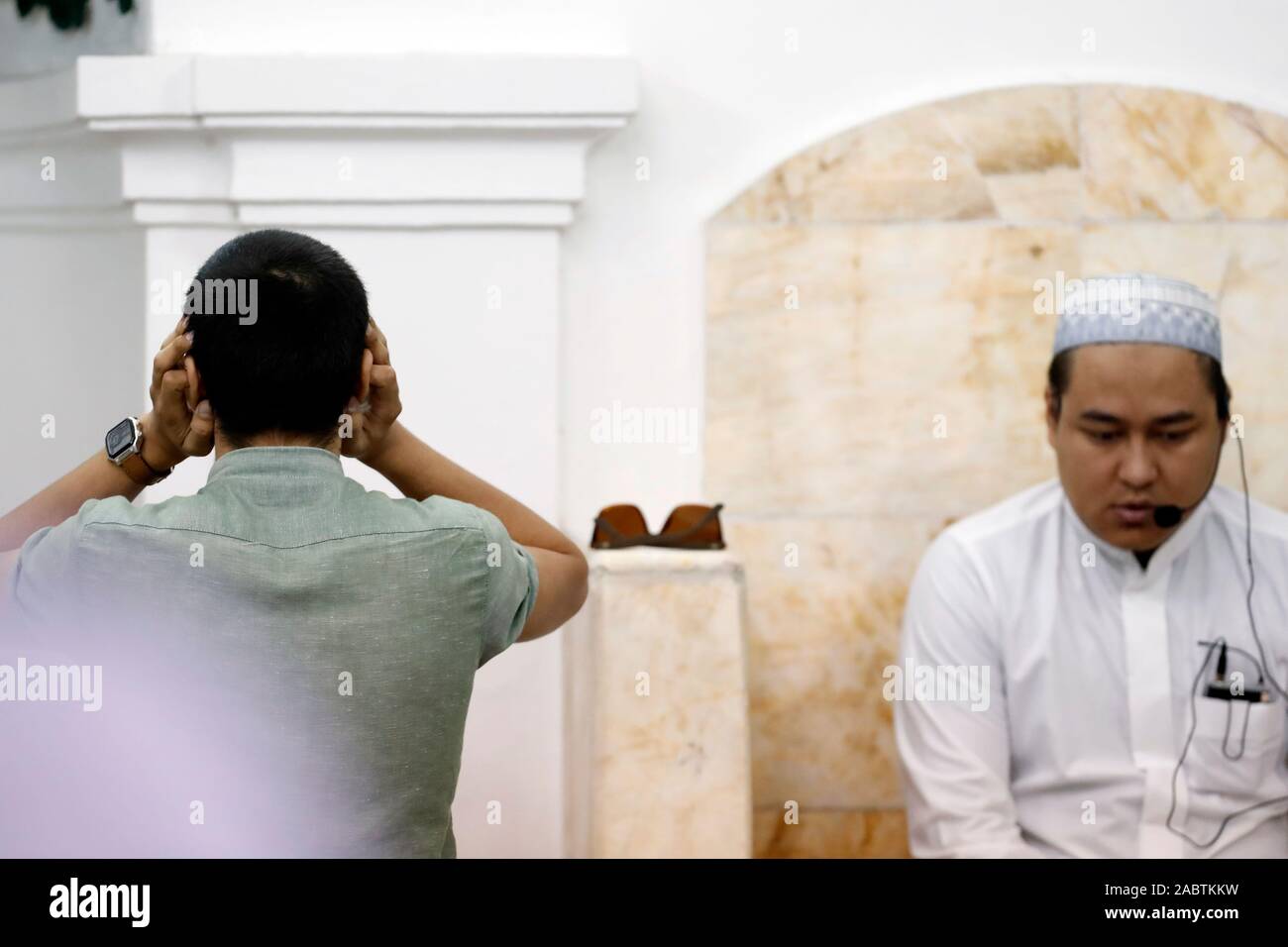 La prière du vendredi (jummah). Muezzin appel à la prière. La mosquée Masjid Al Noor. Hanoi. Le Vietnam. Banque D'Images