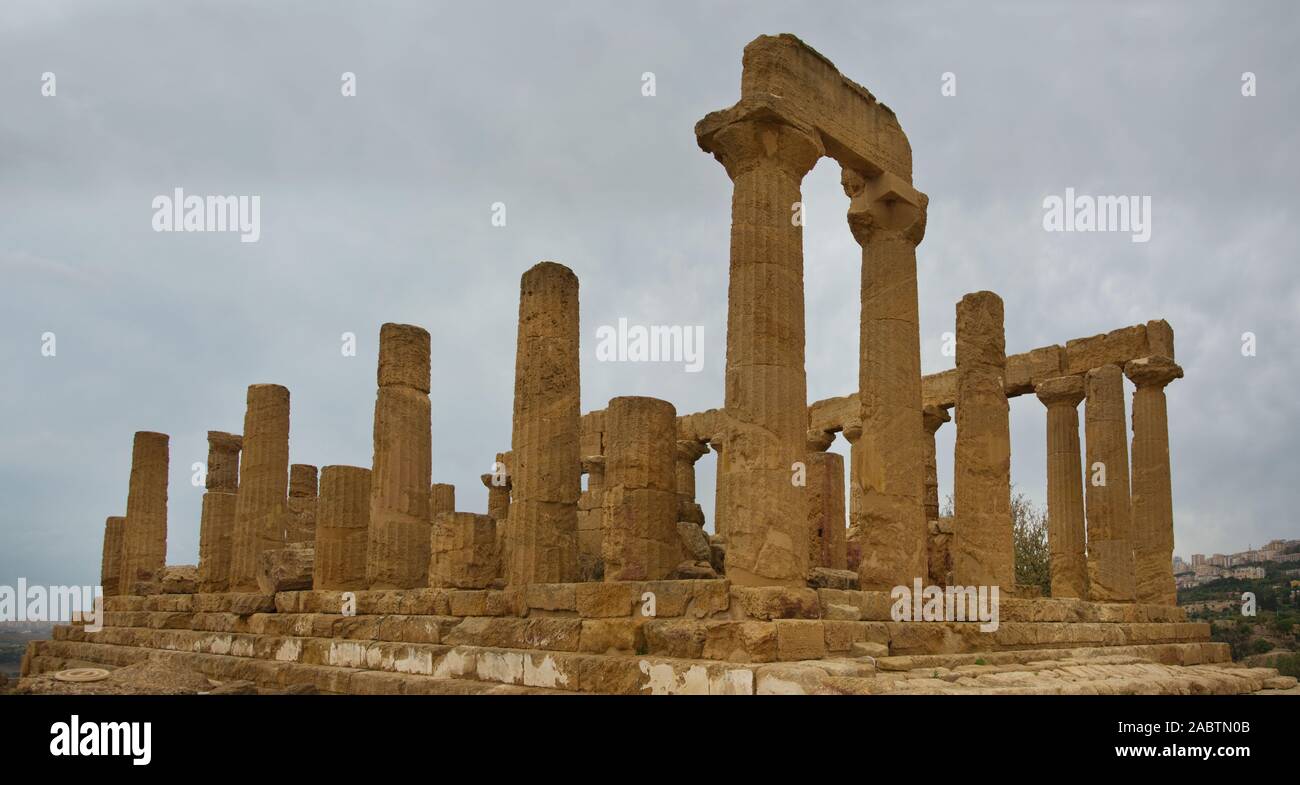 Italie, Sicile, Agrigente, La Vallée des Temples (Valle dei Templi), du Temple de Junon Lacinia (450 BC) Banque D'Images