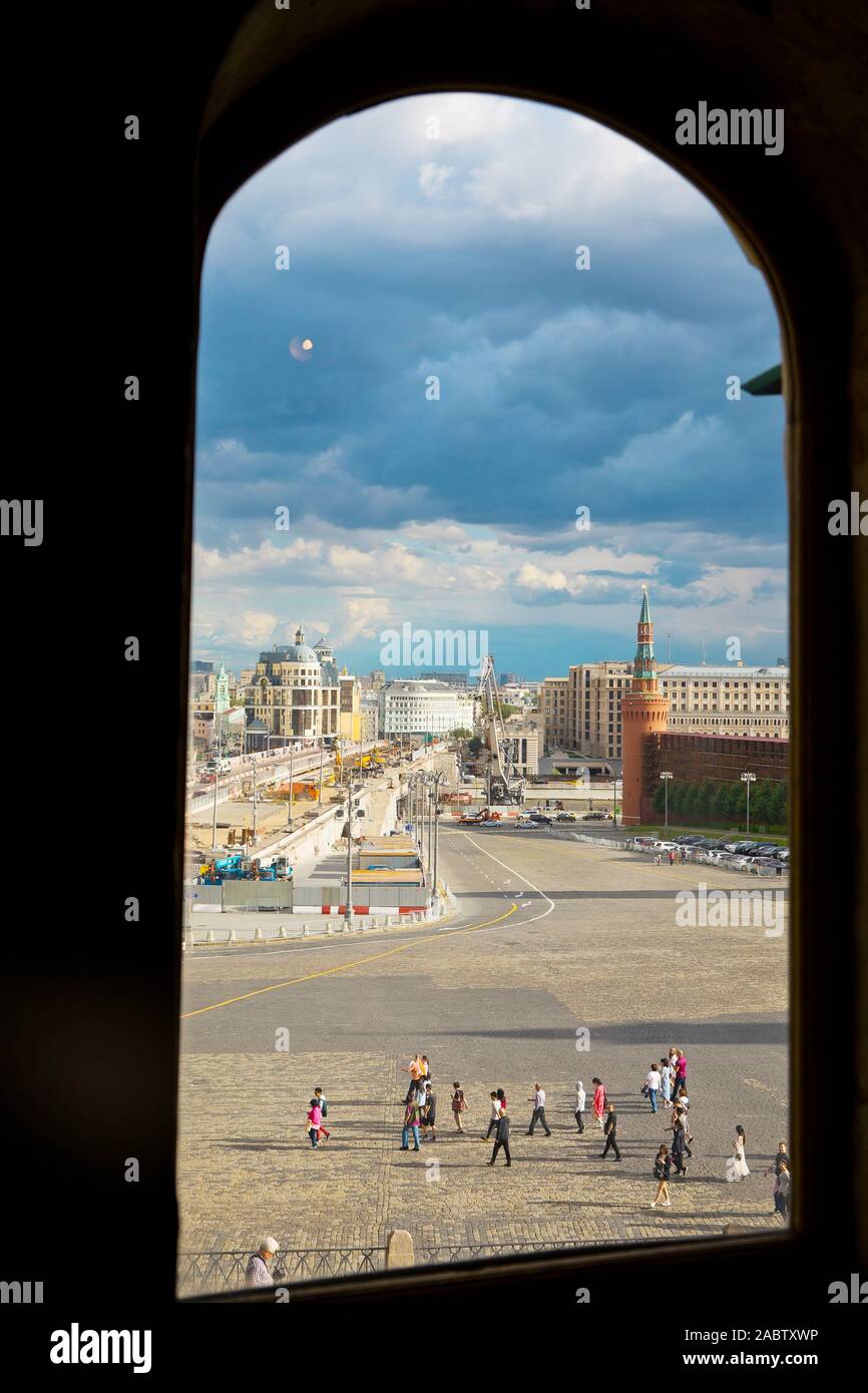 Moscou, Russie - le 9 juillet 2019 : voir retour à partir de la fenêtre de la cathédrale de Vasily le bienheureux sur la Place Rouge Banque D'Images
