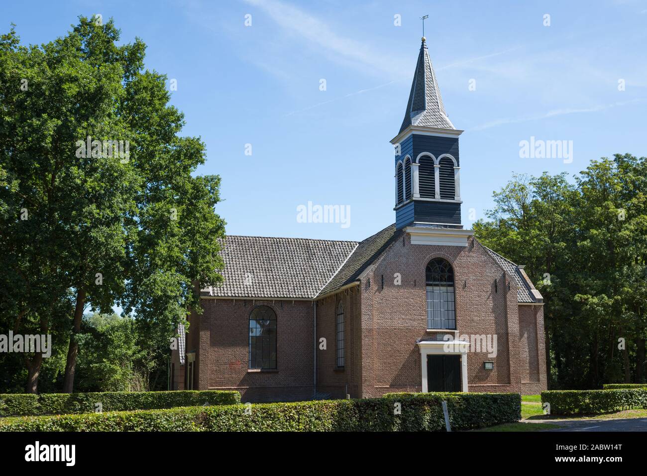 Église réformée hollandaise d'Hellendoorn en été Banque D'Images
