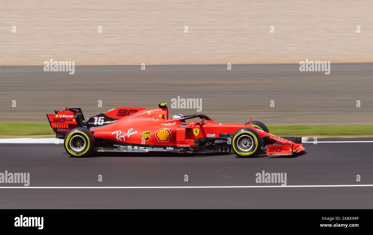 Charles Leclerc sur la voie dans la Ferrari SF90, le vendredi de la pratique. Grand Prix de Grande-Bretagne, Silverstone, 2019 Banque D'Images