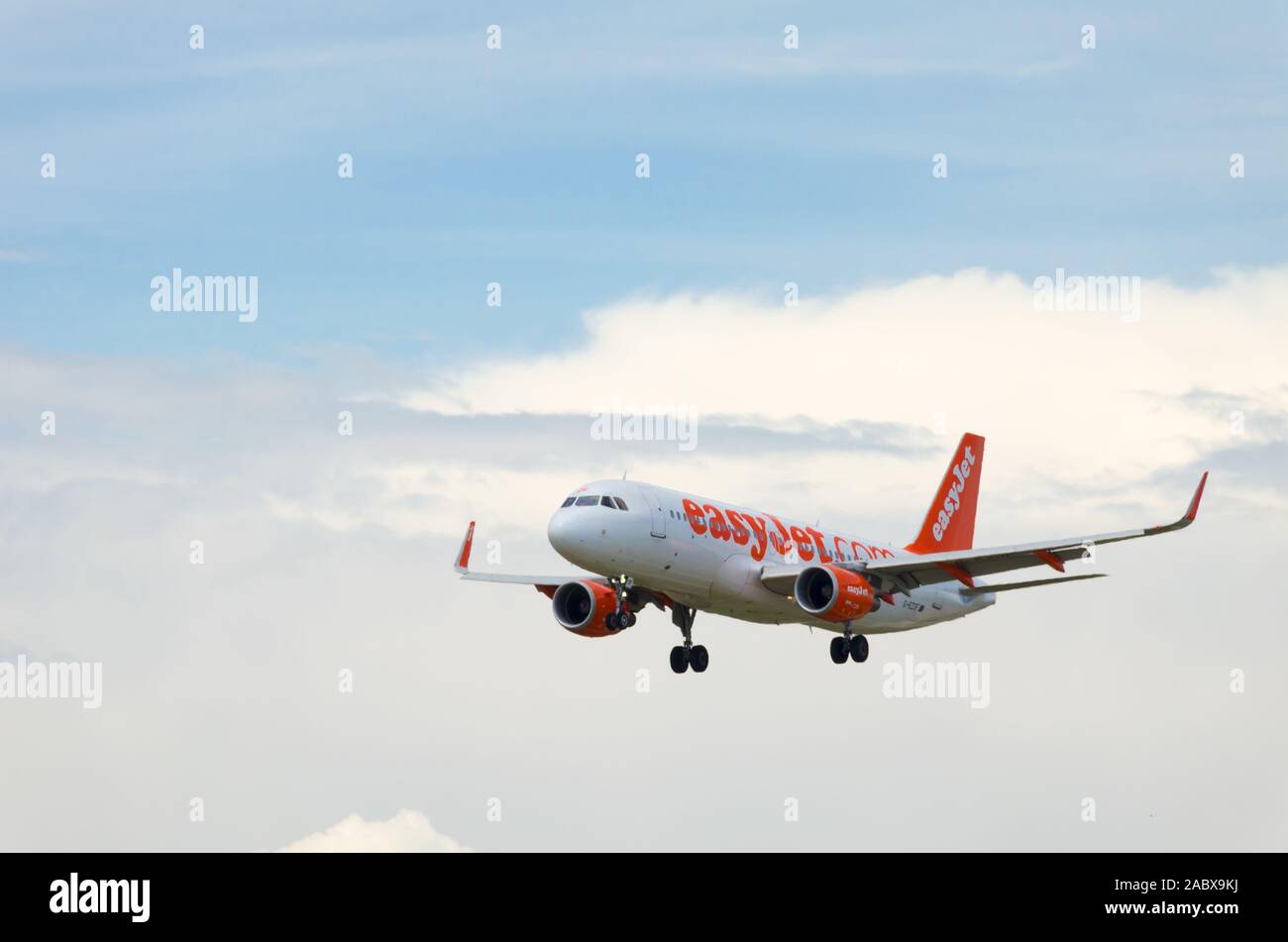 Barcelone, Espagne; 18 mai 2019: Airbus 320 avion de la société Easyjet Europe, atterrissage à l'aéroport El Prat de Barcelone Banque D'Images