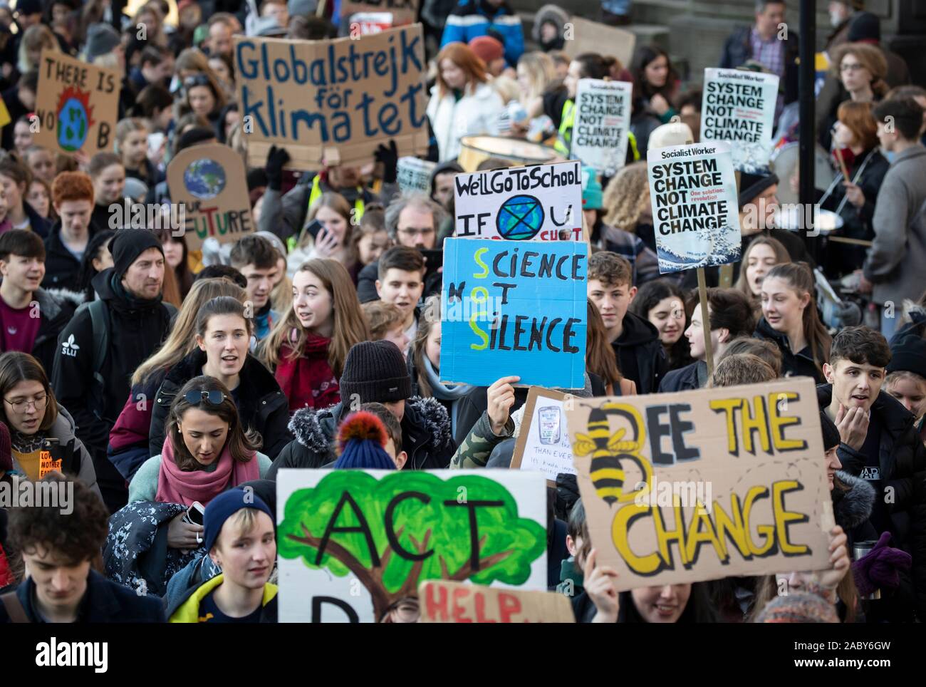 Les manifestants à Londres, alors que des dizaines de milliers d'enfants à travers le Royaume-Uni détenu au large de l'école dans le cadre d'une grève du climat mondial. Banque D'Images