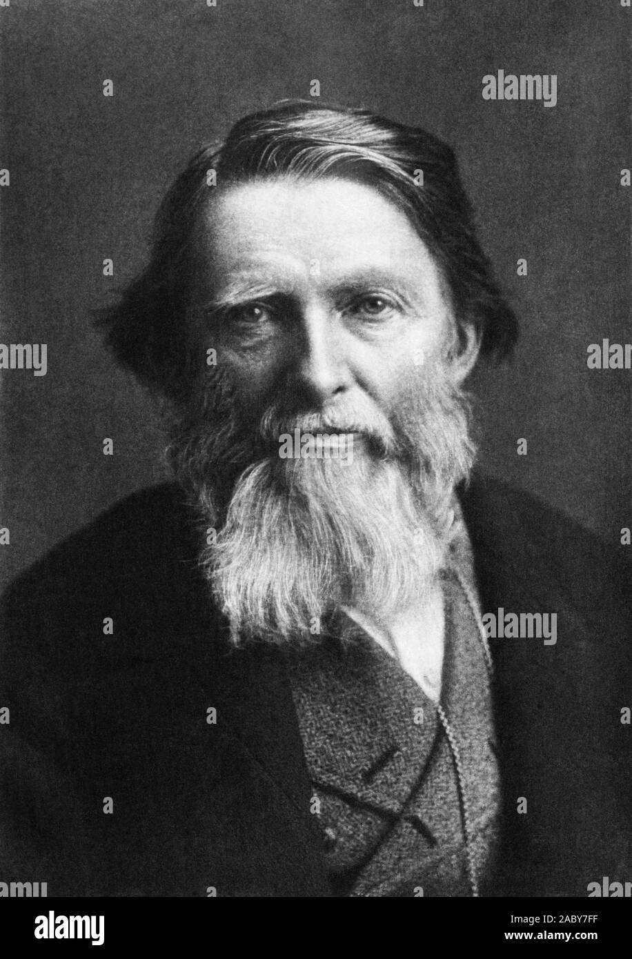 Vintage photo portrait de critique d'art anglais, peintre et écrivain John Ruskin (1819 - 1900). Photo vers 1880 par Elliott & Fry. Banque D'Images