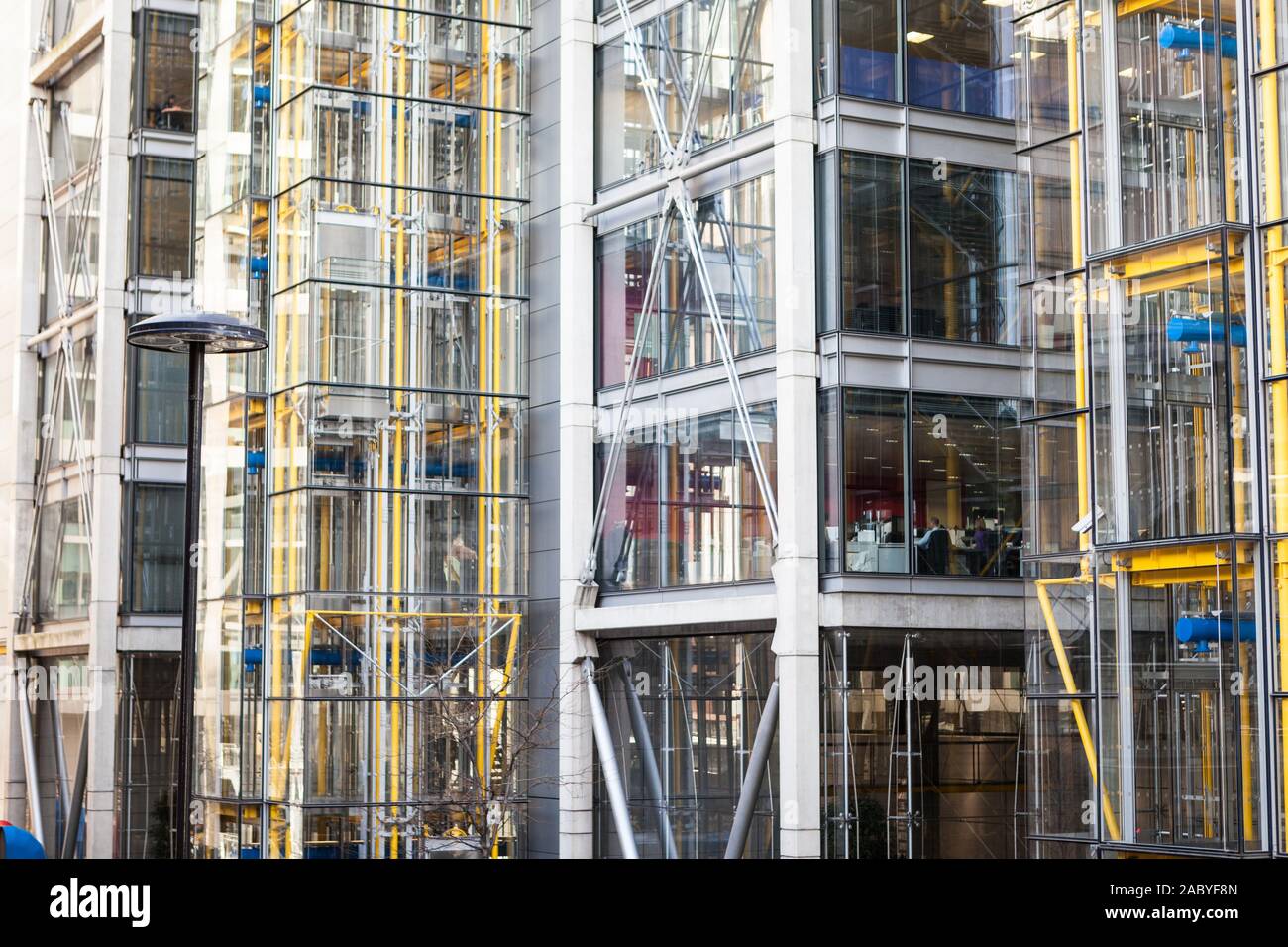 Entreprise moderne. La façade de verre d'affaires contemporain de gratte-ciel dans le quartier financier de la ville de Londres. Banque D'Images