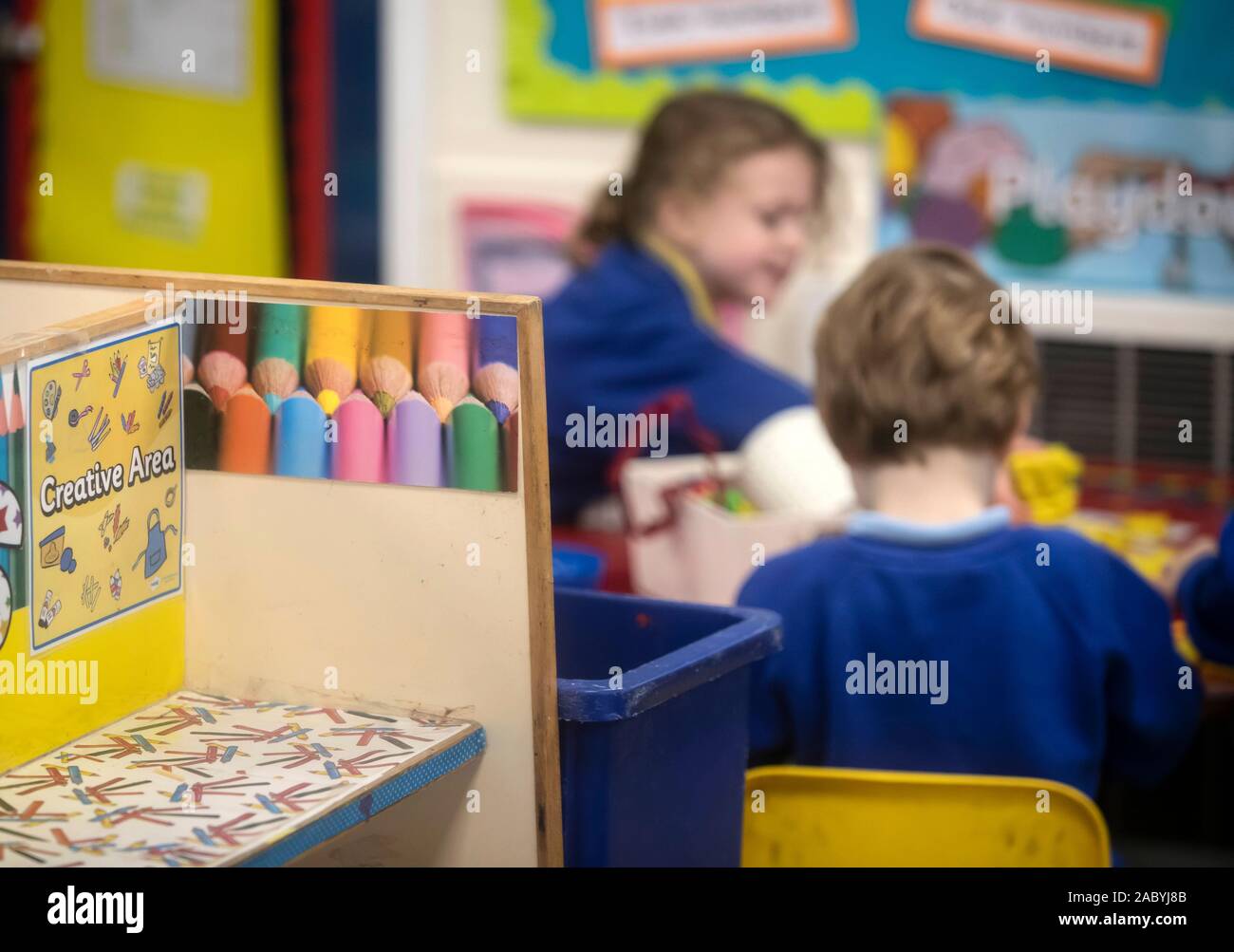 Les enfants de l'école au cours de l'un des premiers ans Foundation Stage (EYFS) classe dans une école primaire dans le Yorkshire. PA Photo. Photo date : mercredi 27 novembre, 2019. Crédit photo doit se lire : Danny Lawson/PA Wire Banque D'Images