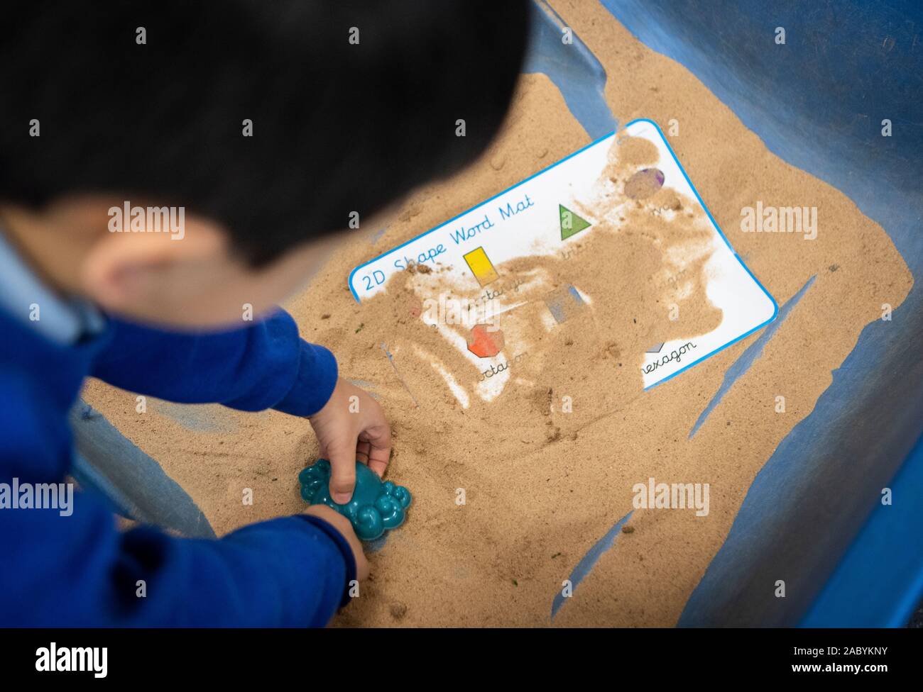Les enfants de l'école au cours de l'un des premiers ans Foundation Stage (EYFS) classe dans une école primaire dans le Yorkshire. PA Photo. Photo date : mercredi 27 novembre, 2019. Crédit photo doit se lire : Danny Lawson/PA Wire Banque D'Images