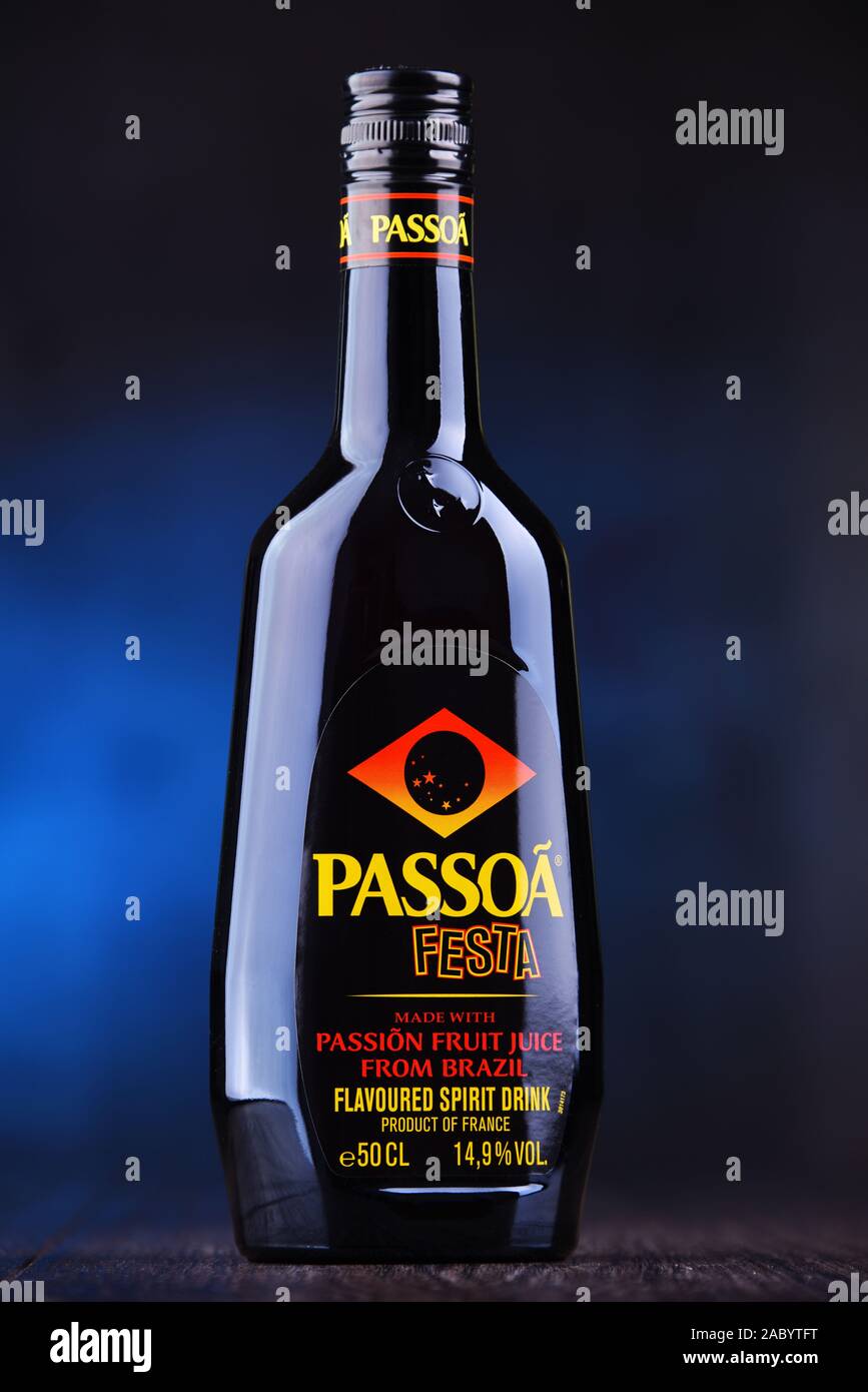 POZNAN, POL - MAR 28, 2019 : Bouteille de Passoa, une liqueur aux fruits de  la passion made in France, inventé en 1985 Photo Stock - Alamy