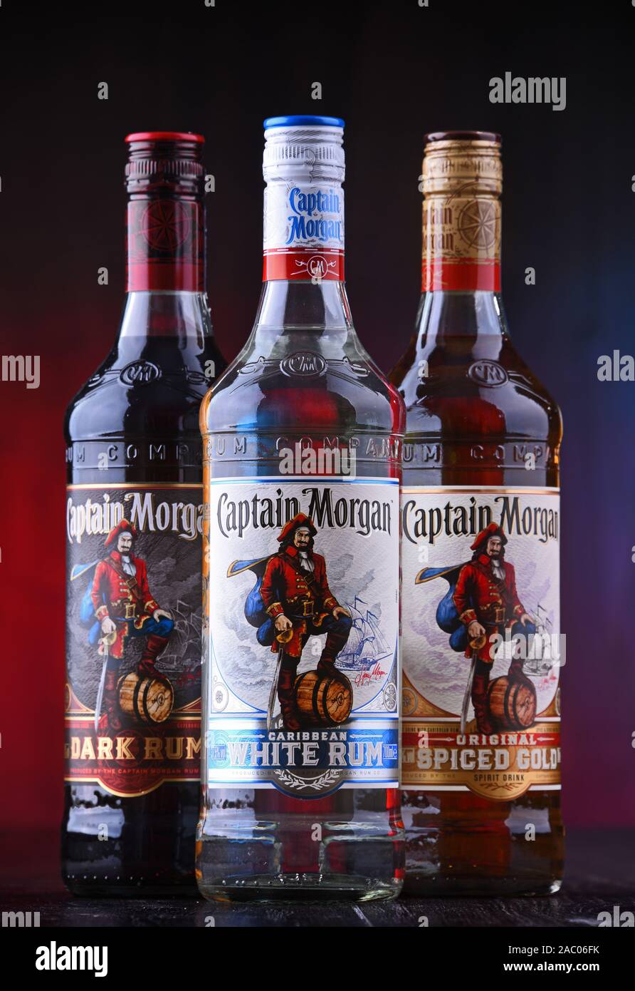 POZNAN, POL - Aug 21, 2019 : Bouteilles de Captain Morgan, une marque de rhum sur l'origine des îles Vierges américaines et maintenant produite par Diageo, être alcoolique britannique Banque D'Images