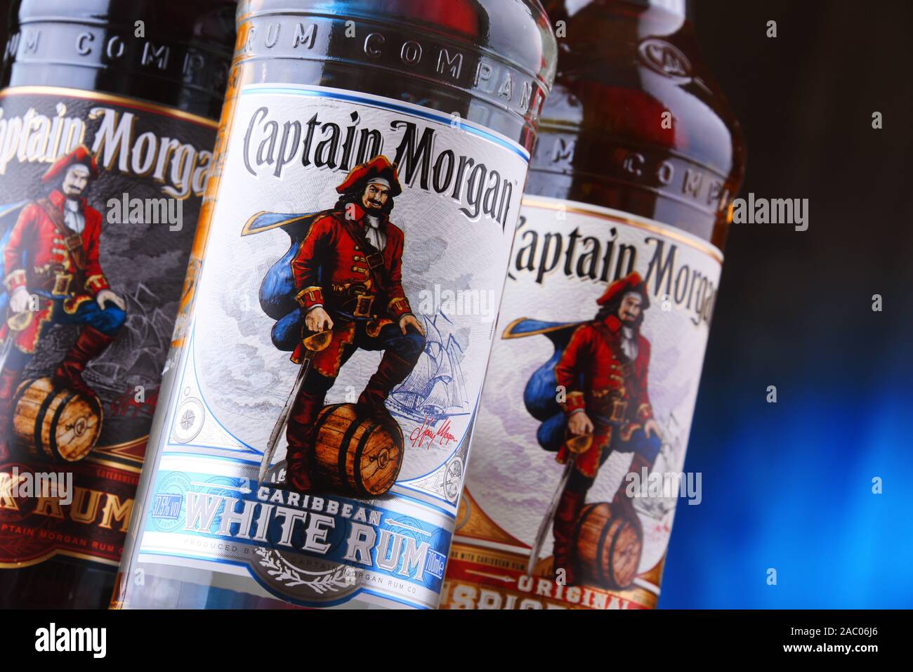 POZNAN, POL - Aug 21, 2019 : Bouteilles de Captain Morgan, une marque de rhum sur l'origine des îles Vierges américaines et maintenant produite par Diageo, être alcoolique britannique Banque D'Images