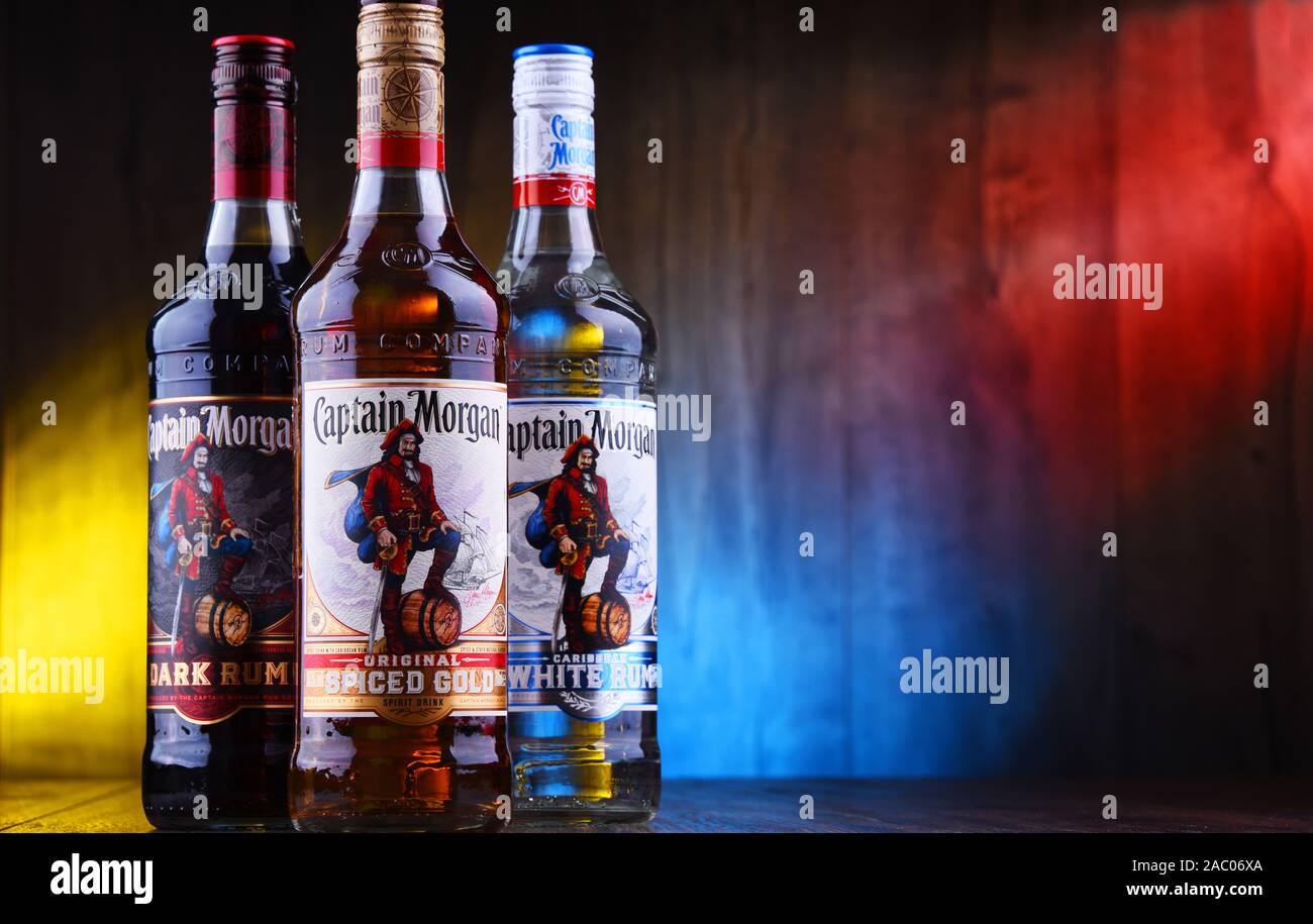 POZNAN, POL - Aug 21, 2019 : Bouteilles de Captain Morgan, une marque de rhum sur l'origine des îles Vierges américaines et maintenant produite par Diageo, être alcoolique britannique Banque D'Images