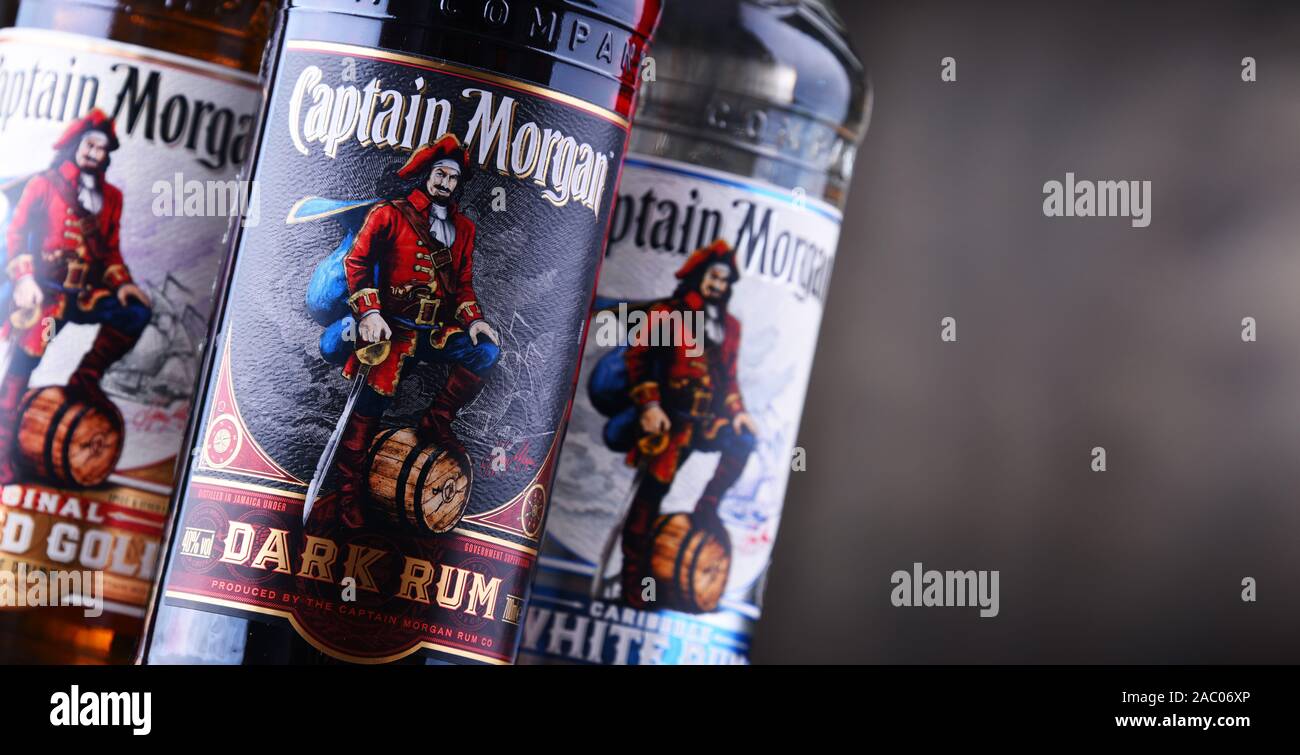 POZNAN, POL - Aug 21, 2019 : Bouteilles de Captain Morgan, une marque de rhum sur l'origine des îles Vierges américaines et maintenant produite par Diageo, être alcoolique britannique Banque D'Images