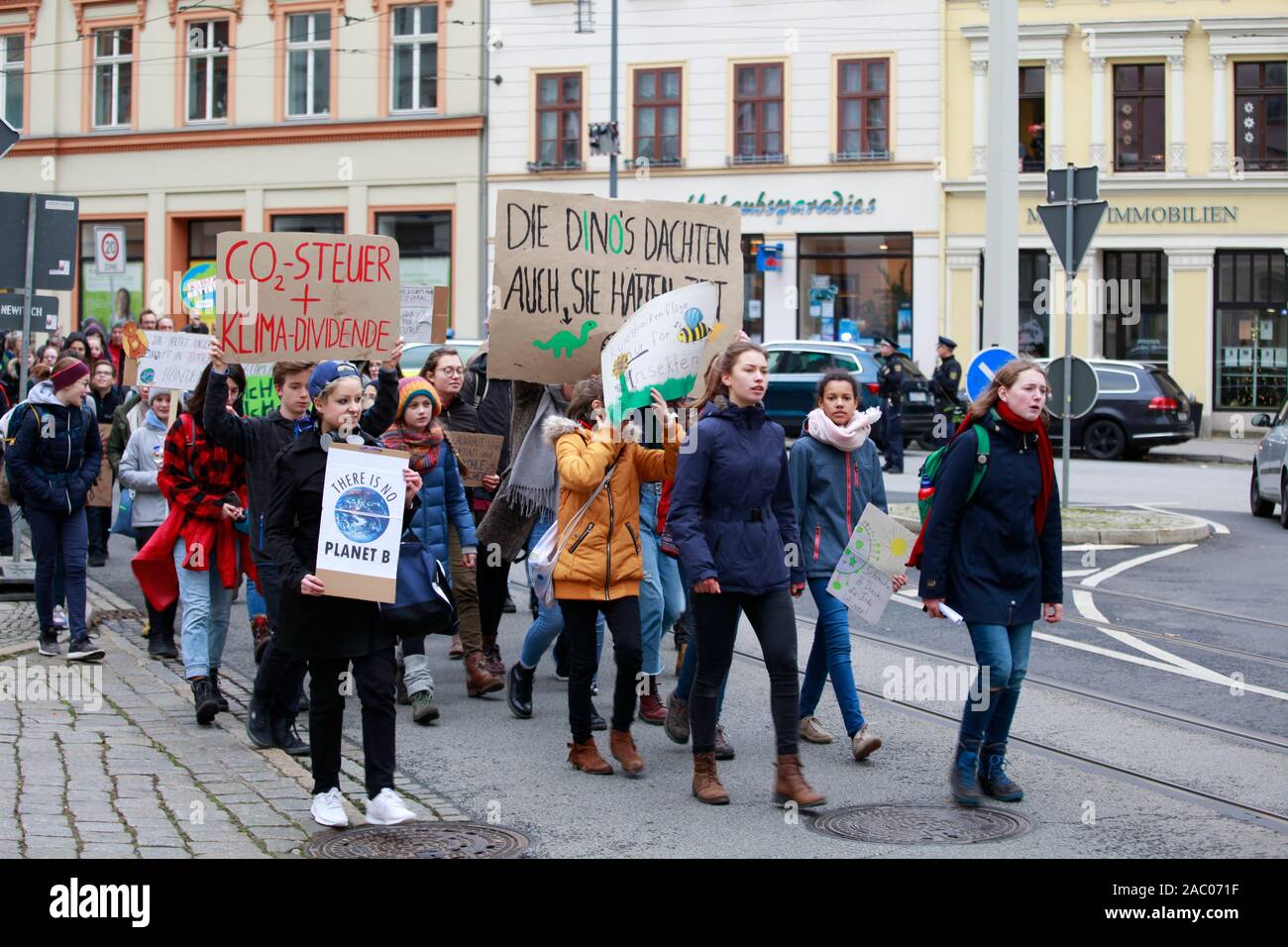 'Vendredi pour Avenir" Schülerdemonstration gegen die Klimapolitik mit Schülern und Schülerin vom Bahnhof zum Banque D'Images