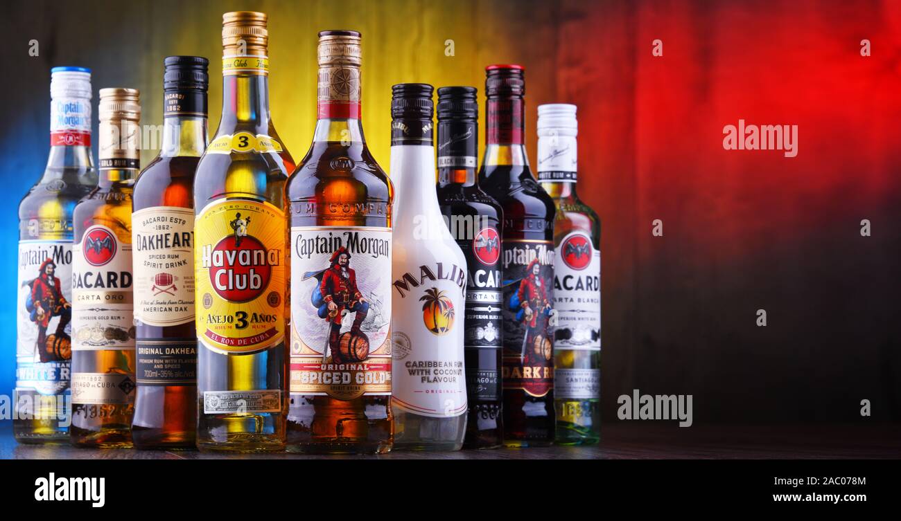 POZNAN, POL - Aug 22, 2019 : meilleure vente de bouteilles de rhum Bacardi global y compris les marques, Havana Club et le capitaine Morgan Banque D'Images